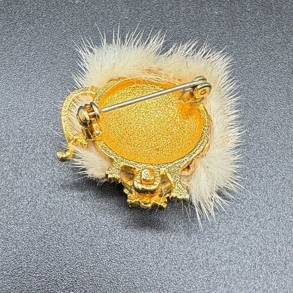 Vintage Gold Tone and Cream Mink Fur Mouse Brooch Red Rhinestone Eyes - Picture 3 of 4